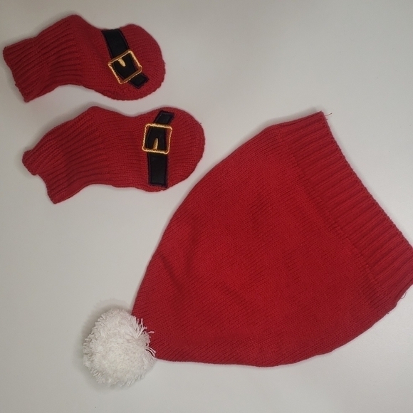 5/$30 NWOT CHILDRENS PLACE Santa Set Hat Booties Knit - Picture 1 of 3